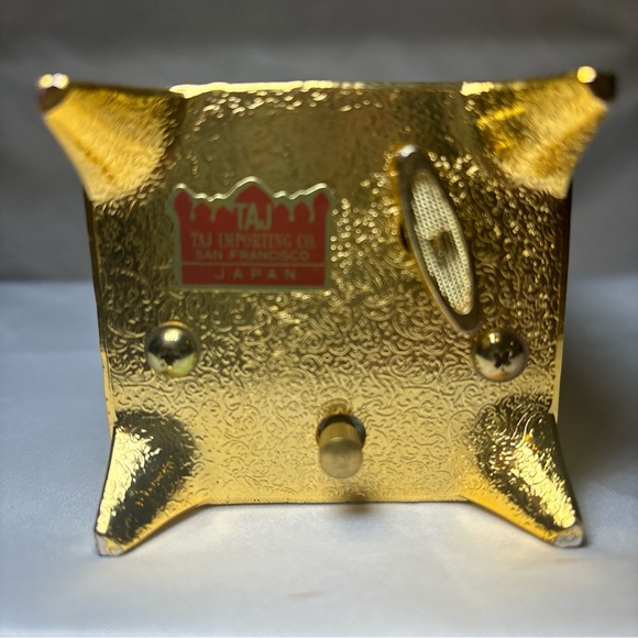 Taj Importing Co Japan White & Gold Enamel Metal Musical Jewelry Box Retail 200$ - Picture 13 of 15